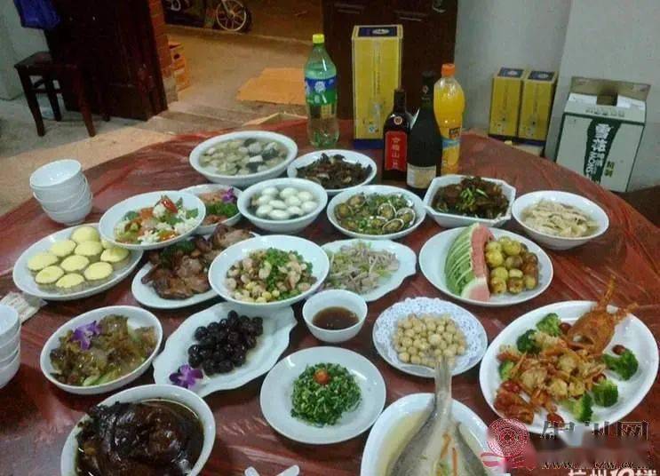 今天北流街各种"挂灯酒"要赶几处,估计有的累了