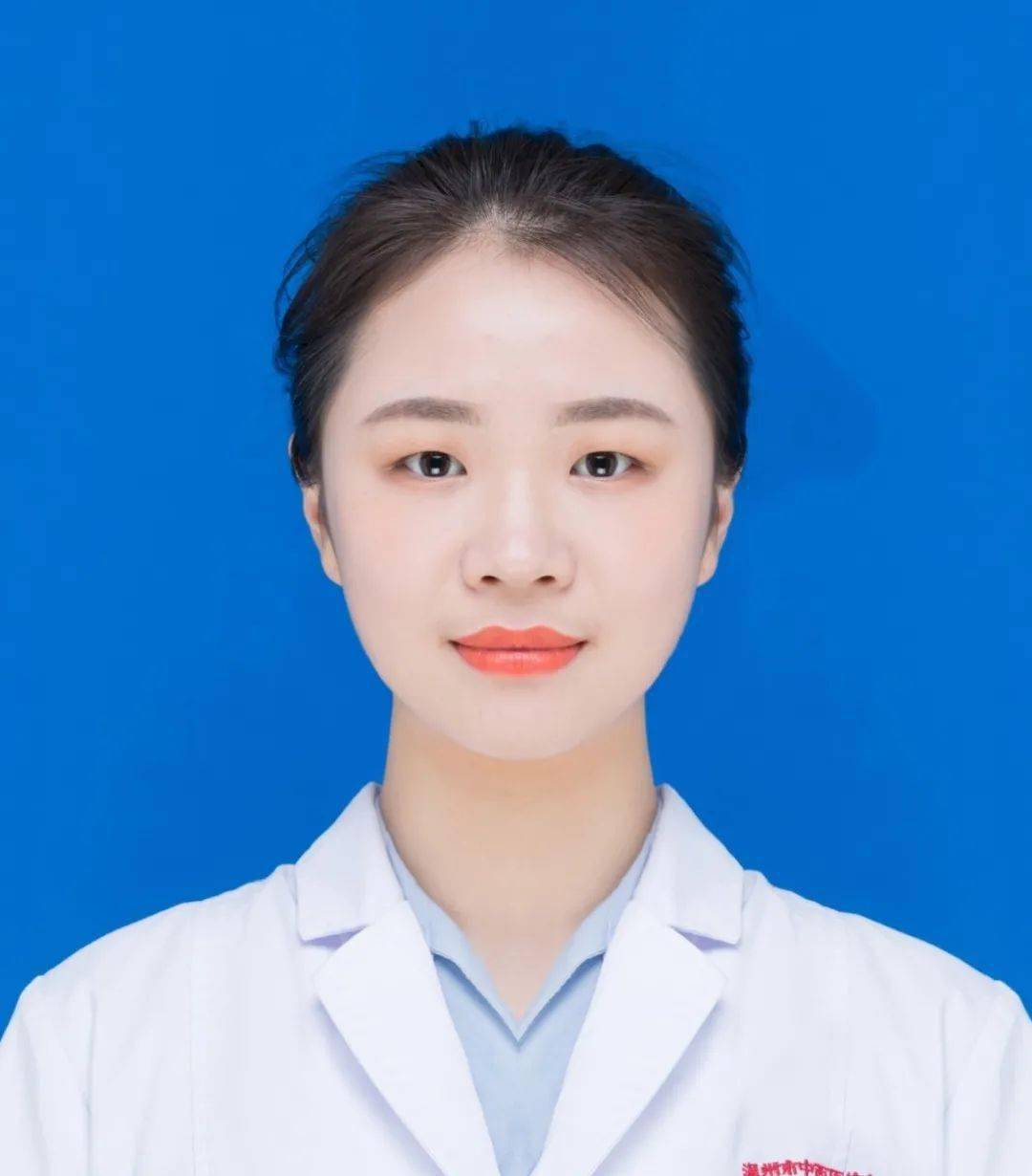 中医师毕业于浙江中医药大学,先后师从浙江省名中医丁彩飞主任医师