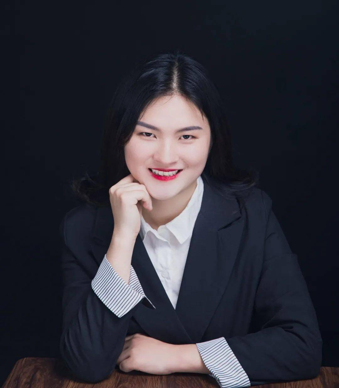 小英陈烨老师专注优雅成就她的师者魅力