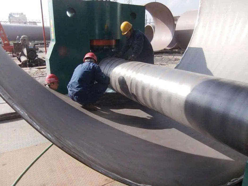 杵着还迎风不倒,风电塔筒是怎么长高的?_焊接