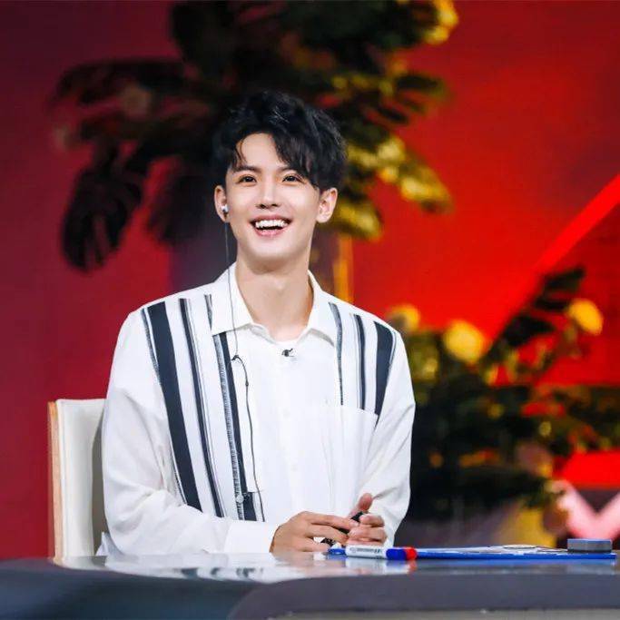 微信头像周峻纬