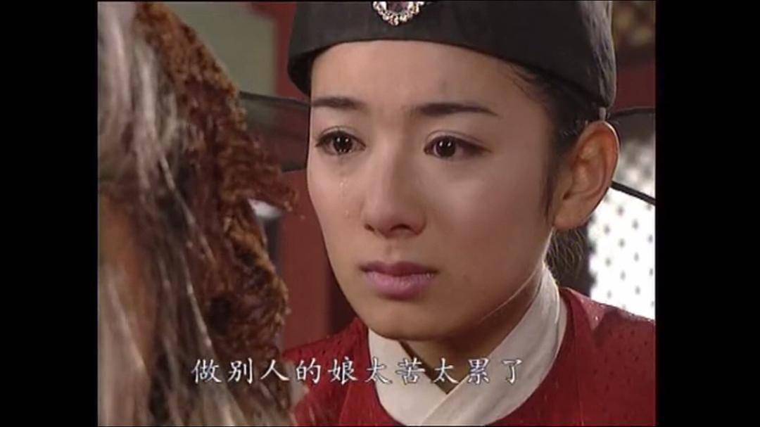 不过虽然经历过不完美的婚姻,黄奕却始终没有放弃重新翻红的机会,在短