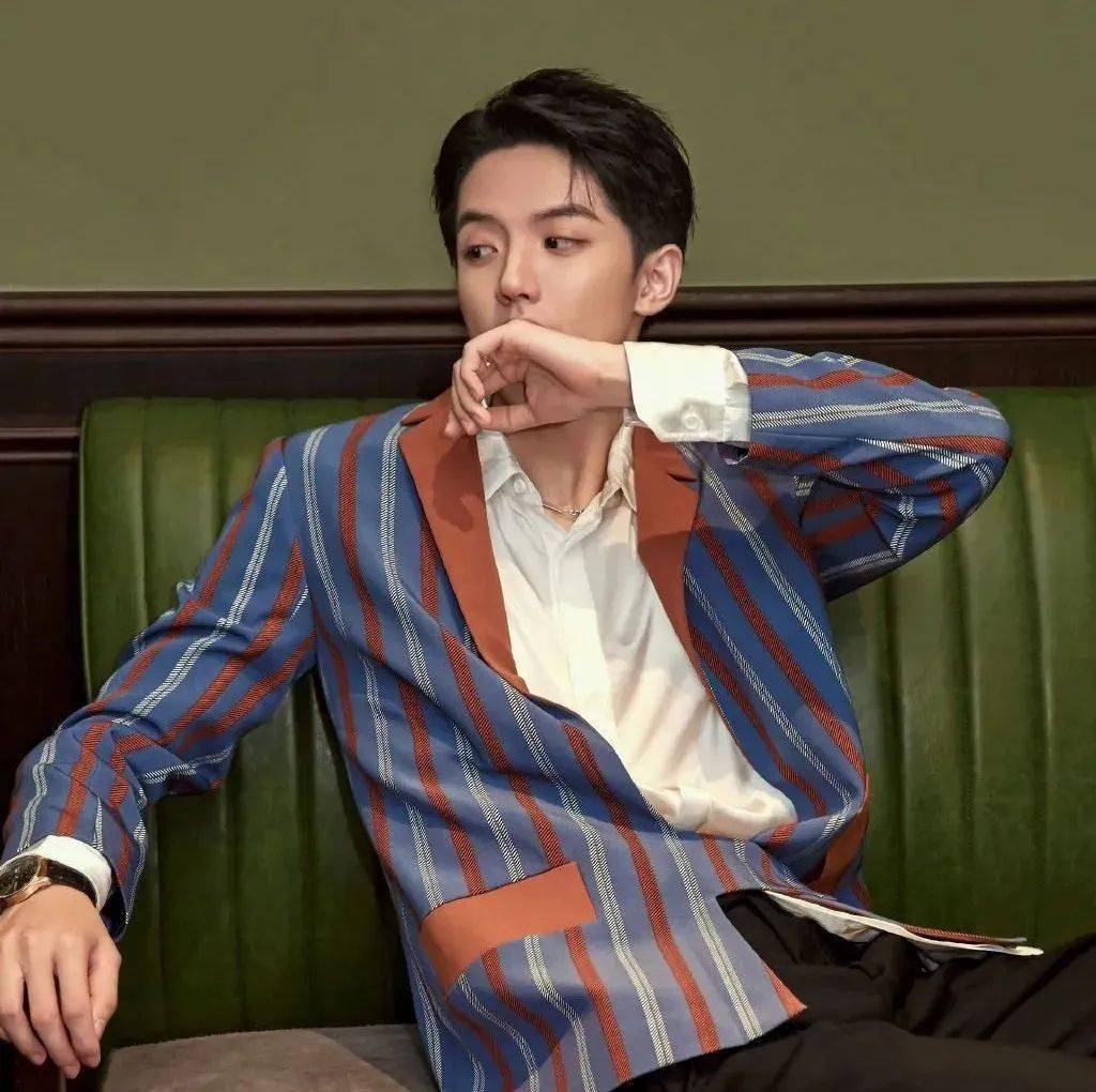 微信头像周峻纬