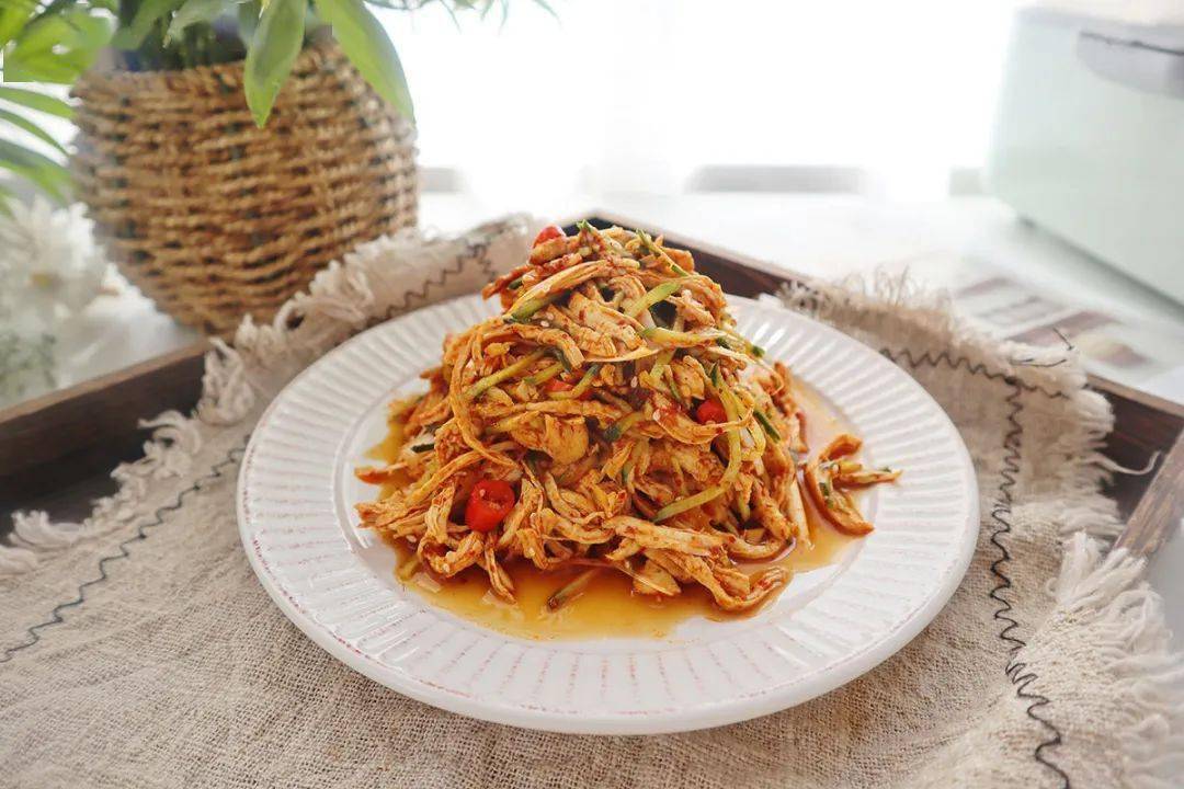 香辣红油鸡丝:香辣开胃,低脂低卡,好吃不长胖