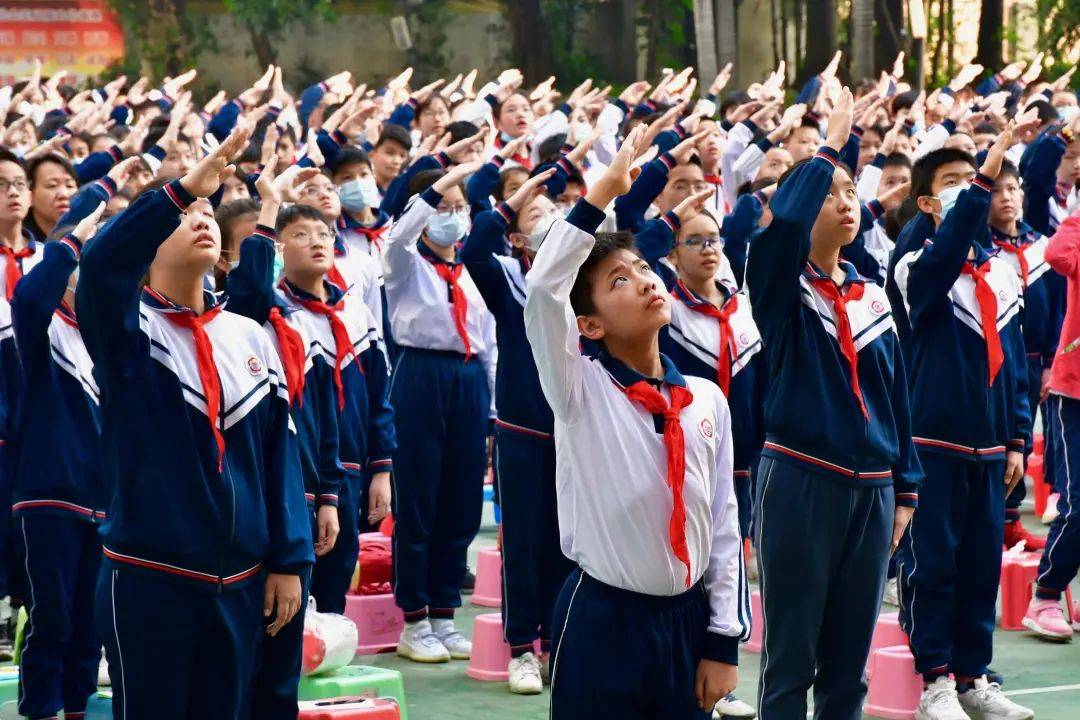 上午8:30,在宝玉直小学宝贤社区"中华传统我接棒 牛气冲天喜开学"