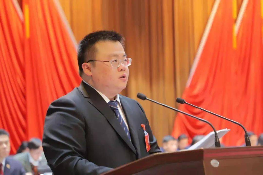 王鸣昊作政府工作报告市人大常委会副主任陈万圣主持会议来源:如皋