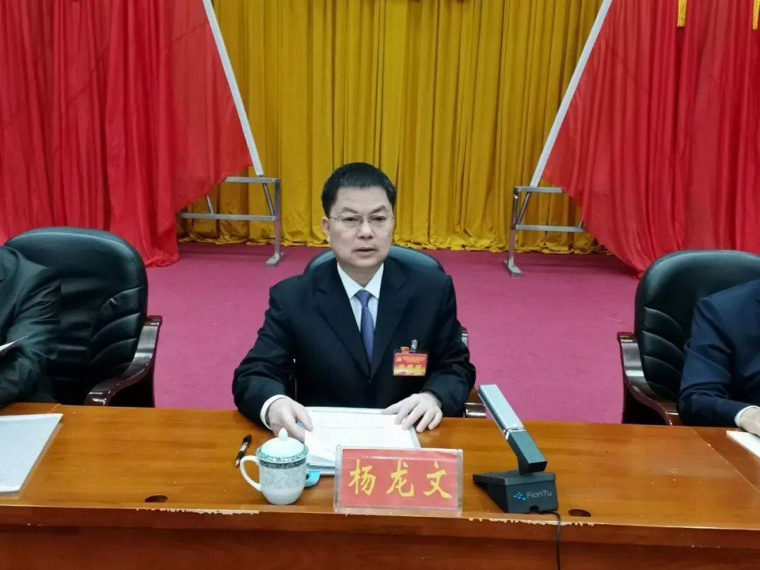 杨龙文强调,全面从严治党是一场攻坚战,也是一场持久战.