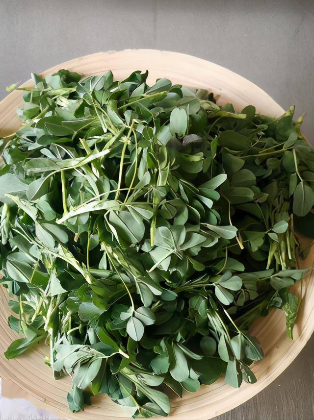 田野里随处可见的美味,上海本帮菜——酒香草头_嫩芽