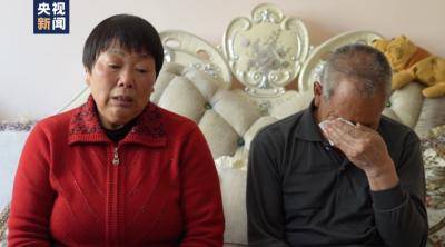 陈红军无时无刻不牵挂着 千里之外年迈的父母 他会细心地为家里网购米