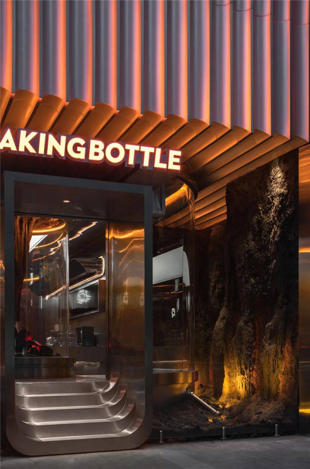 shaking bottle redefines the trendy tea brand withlow calorie