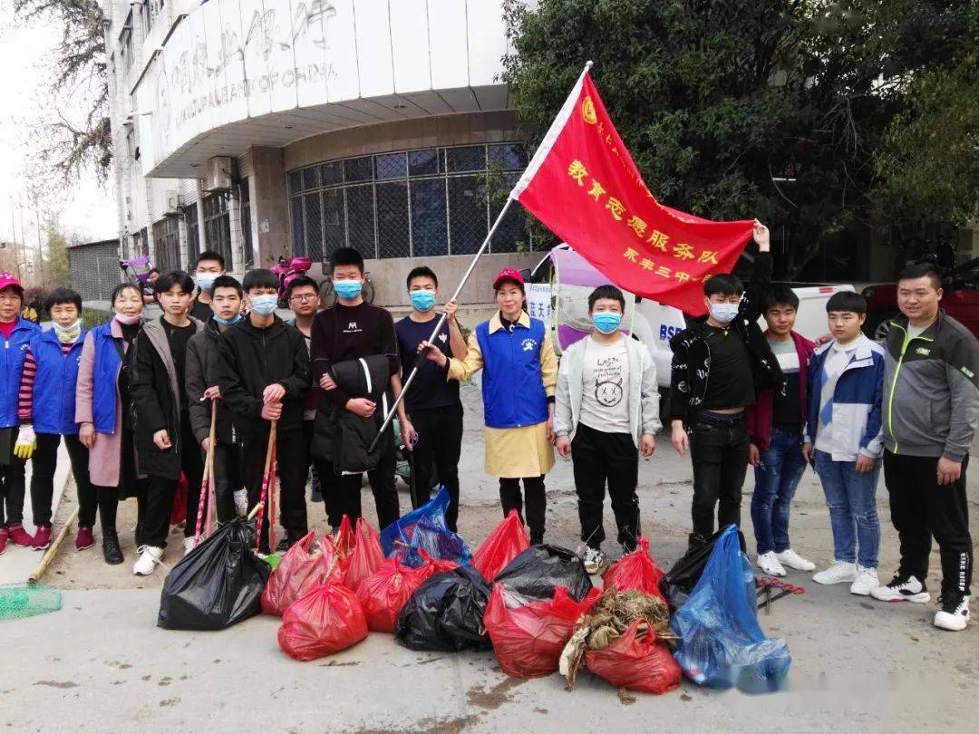 執行部副部長楊傳雲帶領部分義工和永豐三中的學生負責葛溪河南岸及古