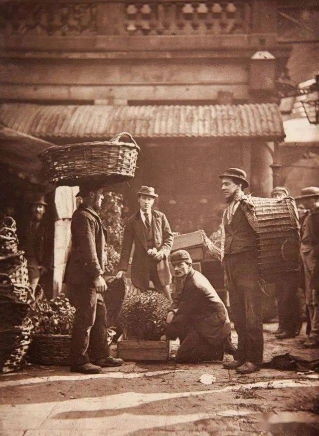 1877年伦敦人街头生活的旧照片