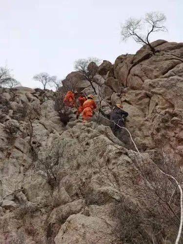 5名游客被困贺兰山，银川消防连续7小时紧急救援