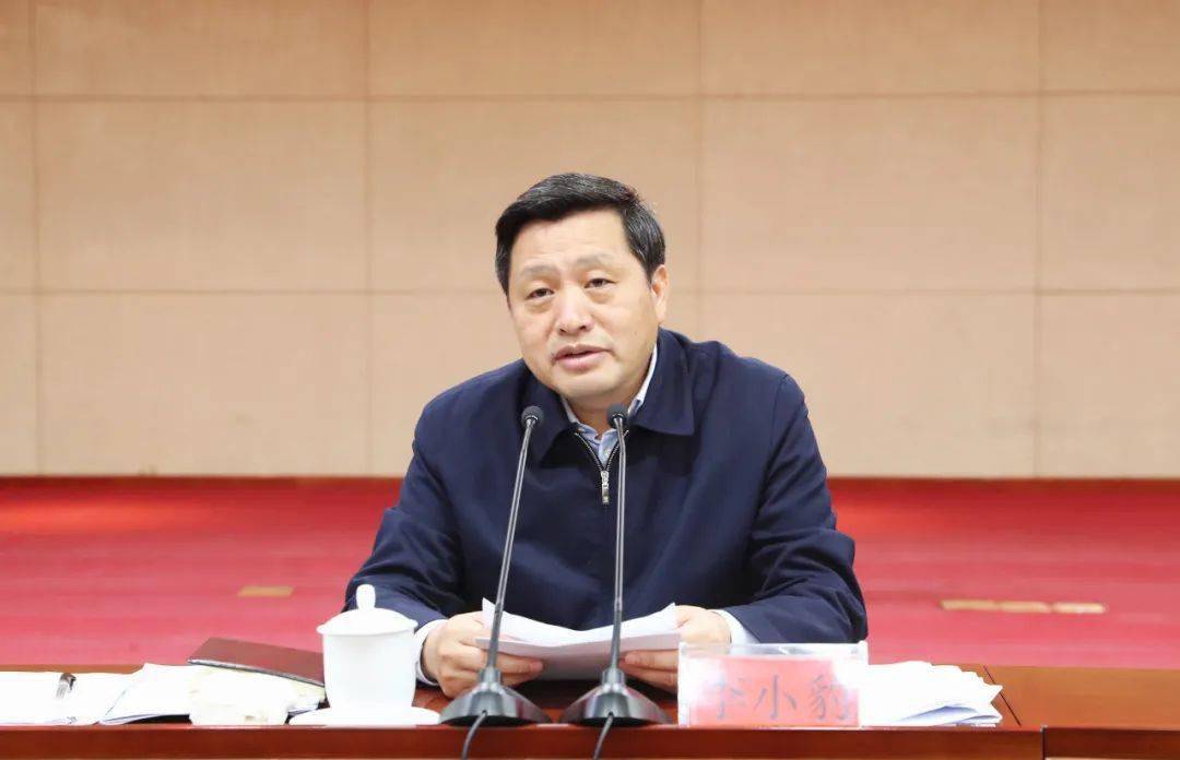 黄晓波,谭菲,王振飞,黄萍,尹湘宜,熊姜6位民营企业家代表分别发言.