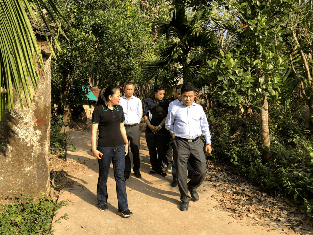黄文聪县长深入抱由镇调研项目建设与景区开发事宜_西村