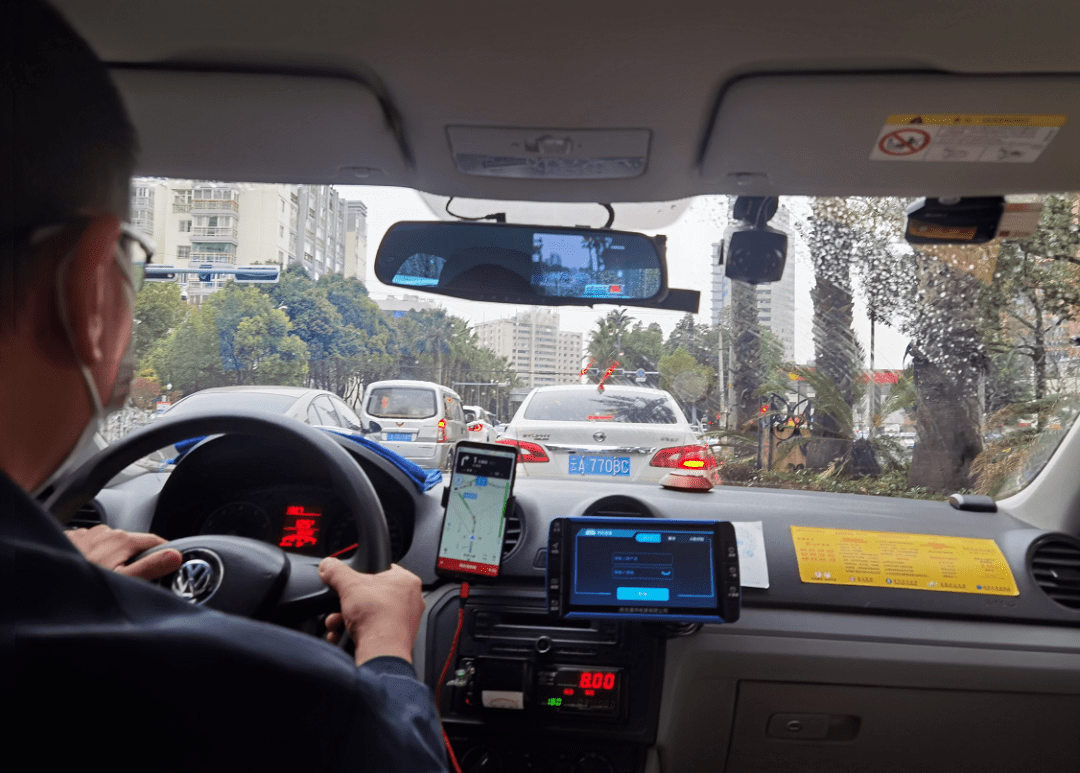 昆明多少人口2021_昆明地铁线路图2021