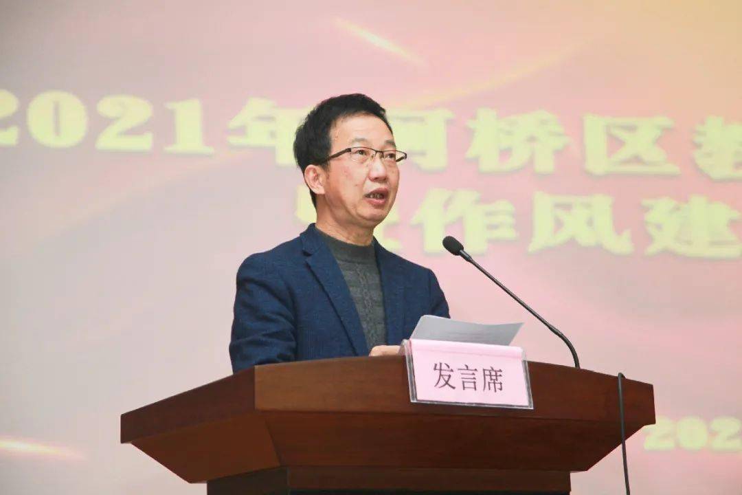 实验中学校长董健康华舍小学校长王承根同时,局班子领导集中部署了新