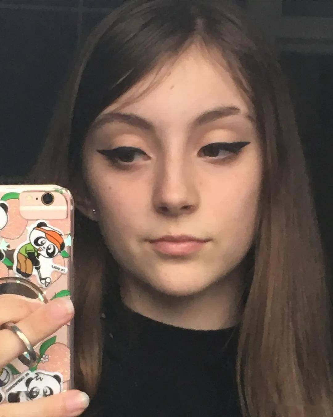 14岁英国少女"怪病"缠身,性格乐观还做起了美妆,游戏博主_jess