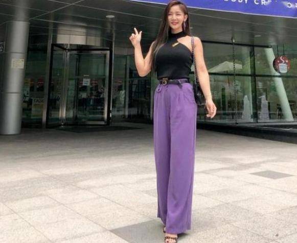建议中老年女人：学学38岁美女，少女般的脸蛋，S型身材惹人爱