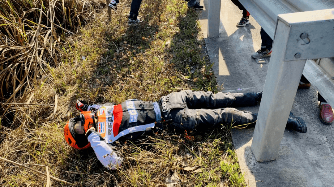 女摩托车手死亡现场图片