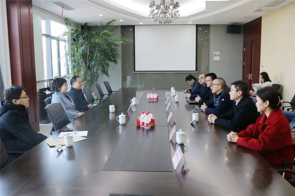 杨芬走访慰问了江苏精研科技股份有限公司董事长王明喜,详细了解企业