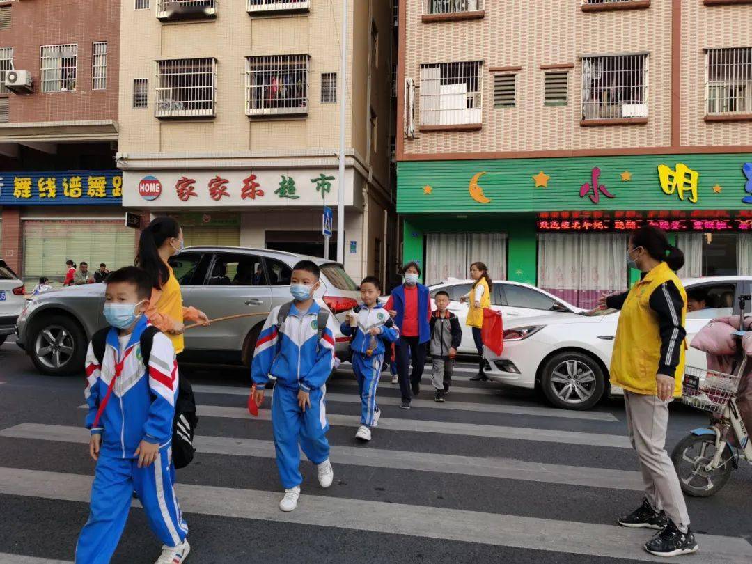 牛气冲天的红荔小学家长志愿者们助力学校开学!