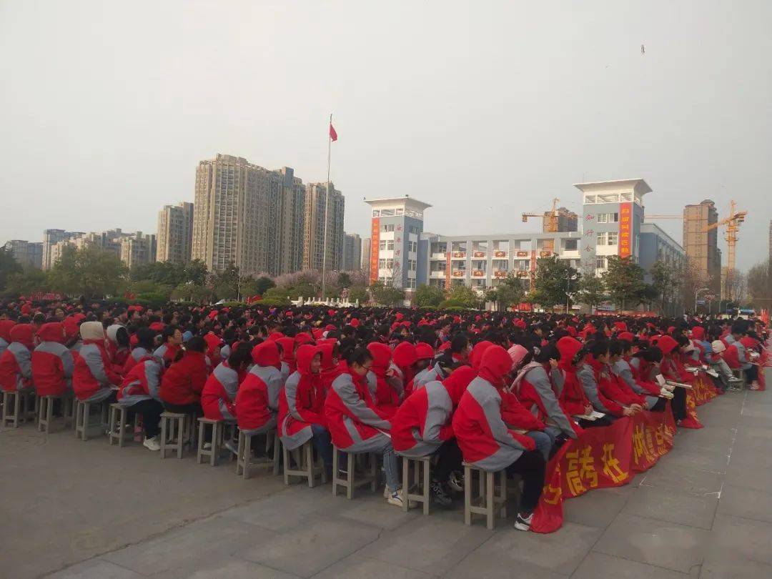 邓州一高举行2021年春期开学典礼暨表彰大会
