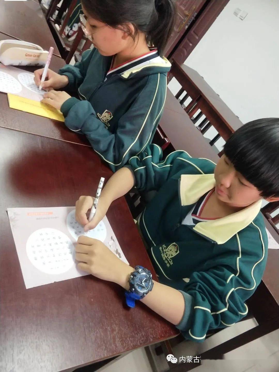 左右滑动查看更多聆听枫范开讲我们受益匪浅大胆走上演讲台我们