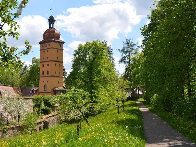 "飞往" 中世纪小镇的春天_丁克尔斯比尔