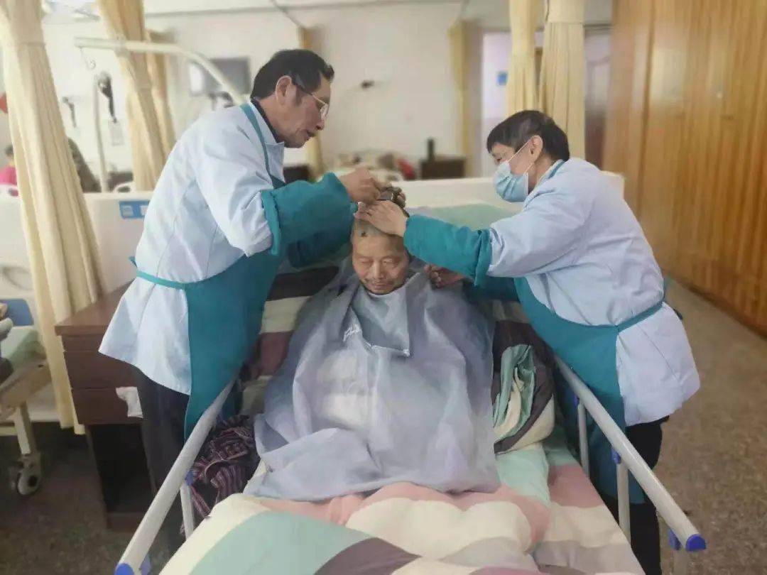 南浔社会福利中心|从护理中改善长期卧床老人的身体状况