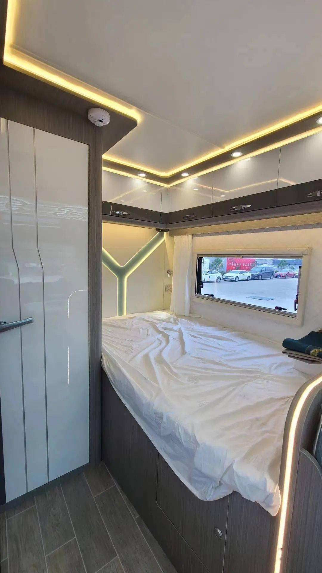 元宵佳节阖家欢乐丨骏驰房车天蝎座电动吊床清新内饰让您团圆到家