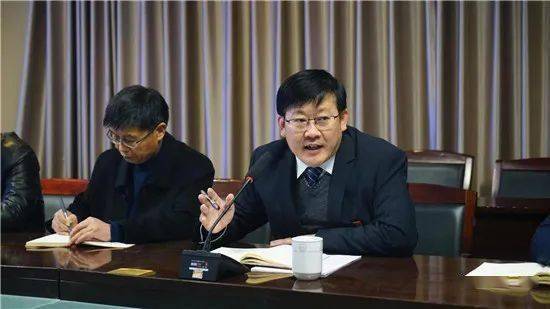 在长清一中,学校党委书记,校长黄继成简要汇报了新学期工作计划,在