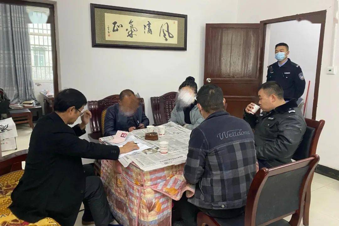 来凤一离婚夫妻闹纠纷人民调解促和谐