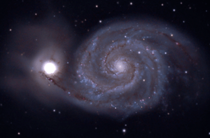 距离大熊座较近,也是一个旋涡星系,m106中包含众多年轻的蓝色星团和