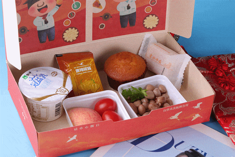 的经典飞机餐令人不禁感叹:厦航不愧是推出过到手后的餐食包装精致,不