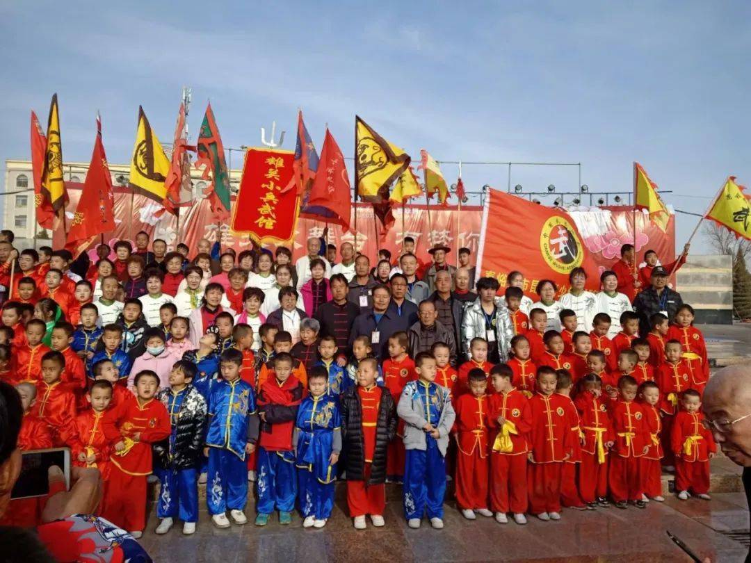 嘉峪关人口2021年_16年嘉峪关方特夜场(2)