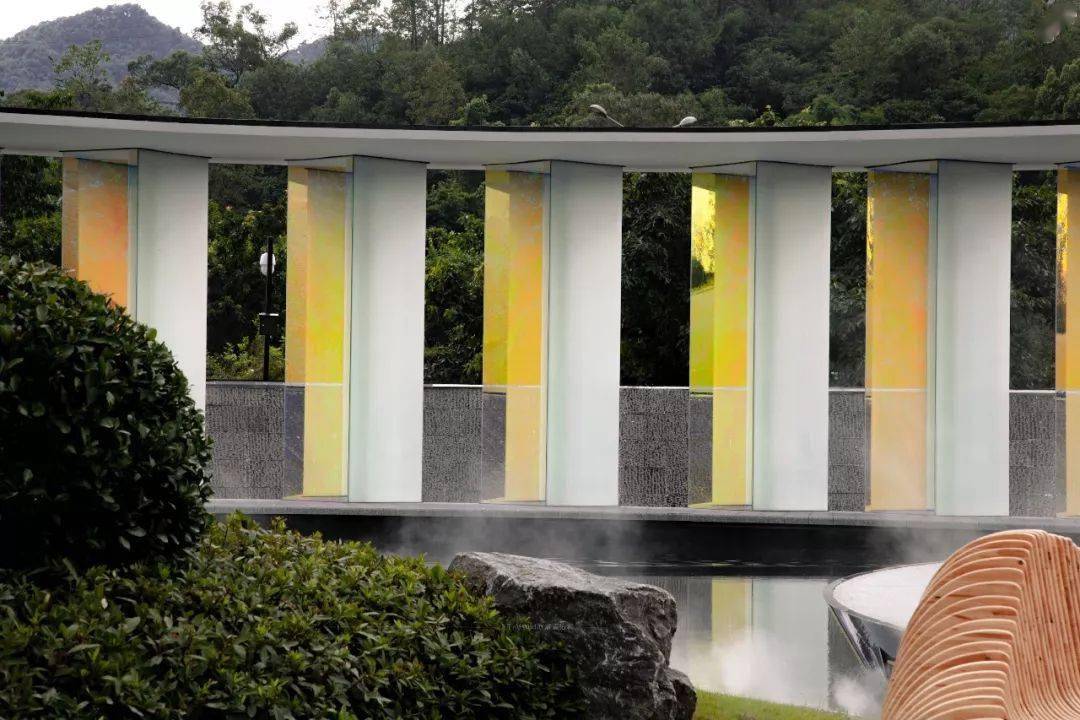 光影绘梦,清透的彩色玻璃,景观中的一缕仙气~_摄影