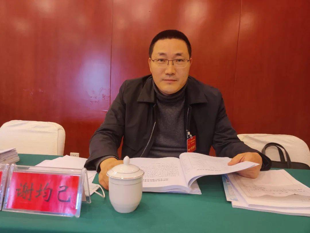 冯勇 | 人大代表政府工作报告格式新颖,重点突出,财政预决算等内容以