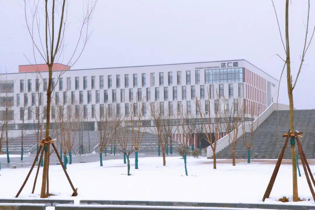 东阿一中春雪兆瑞新校增辉