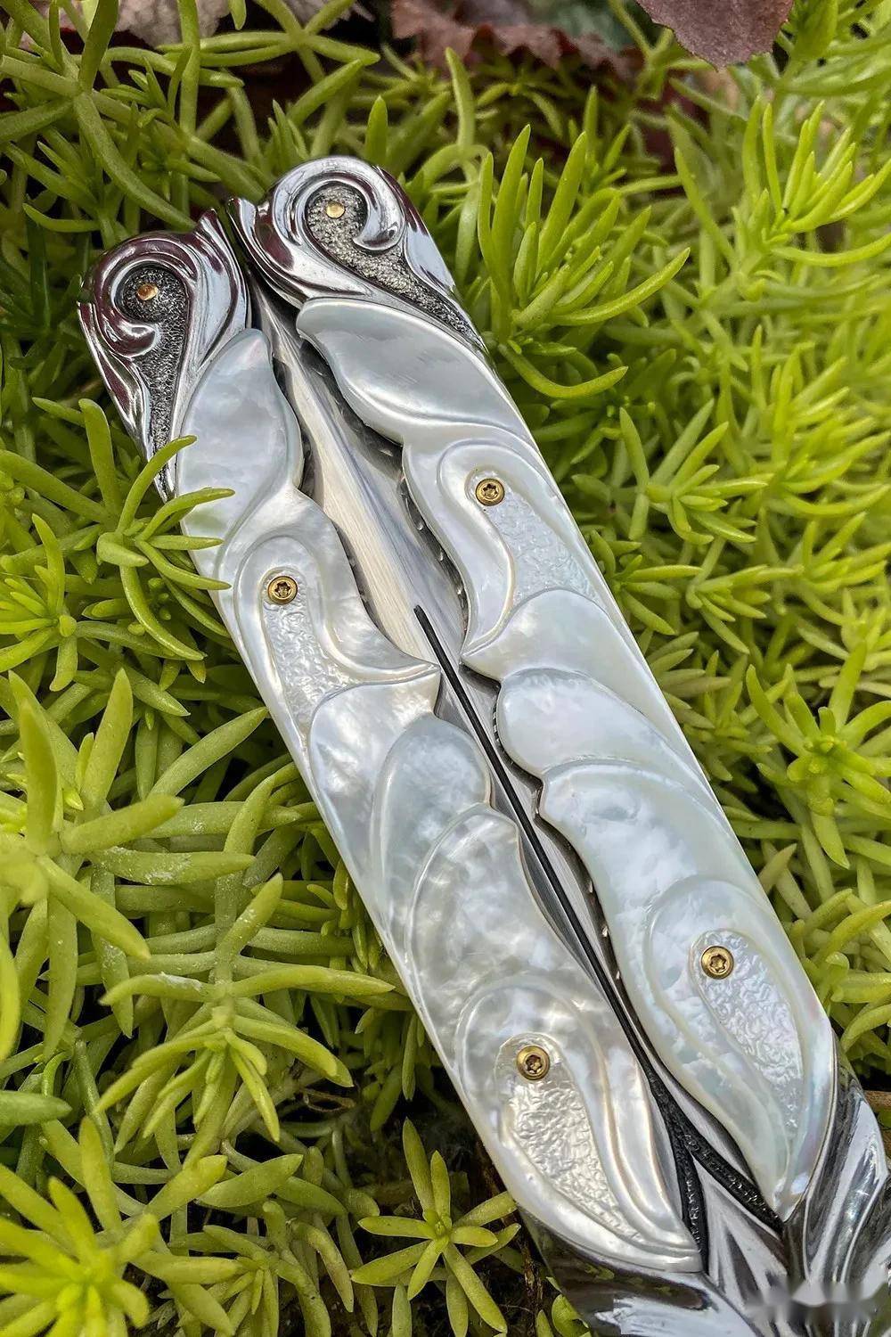 蝴蝶花丛飞——不敢甩着玩,这可能是你见过最贵的蝴蝶刀(甩刀)