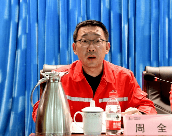 副厂长韩钊传达了西北石油局有限公司总经理,党委副书记,西北油田分