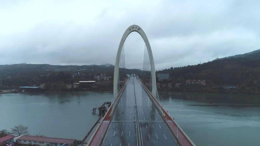 打卡韶州大桥的市民注意这样做可能会违法