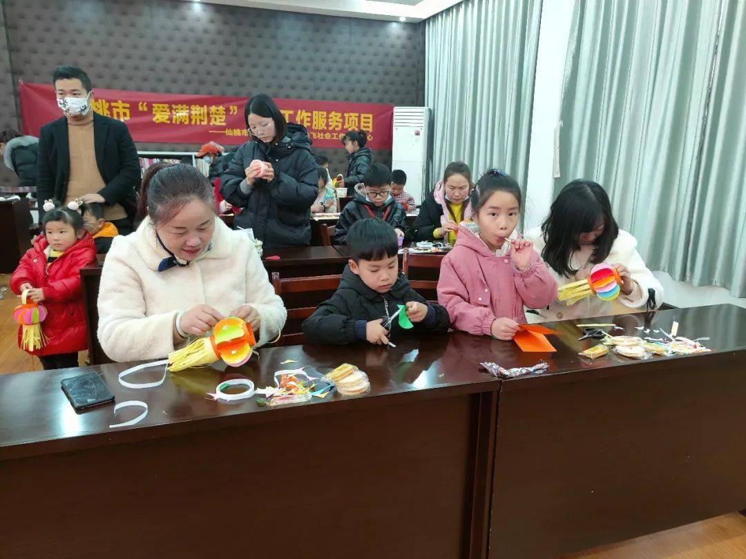 元宵灯谜看漫画猜成语_新年漫画素材元宵灯谜(3)