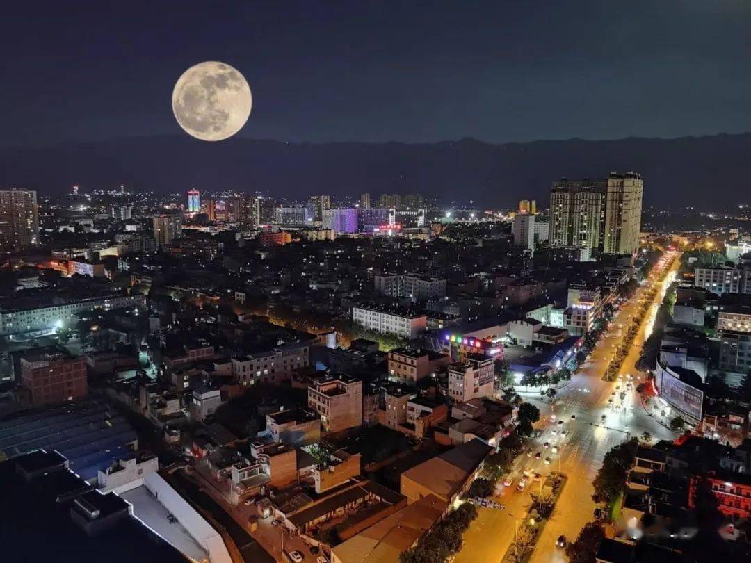 你好我叫宣威这是我的最新简历