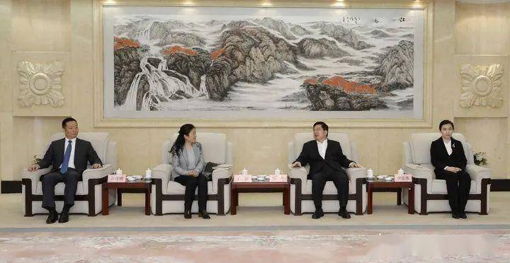 我市欢送住枣全国人大代表赴京参会 陈平张宏伟为代表送行_枣庄
