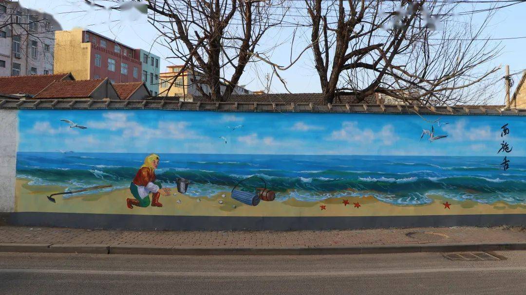 一幅幅制作精美,图文并茂的墙绘跳跃到道路两侧原本光秃秃的水泥墙上