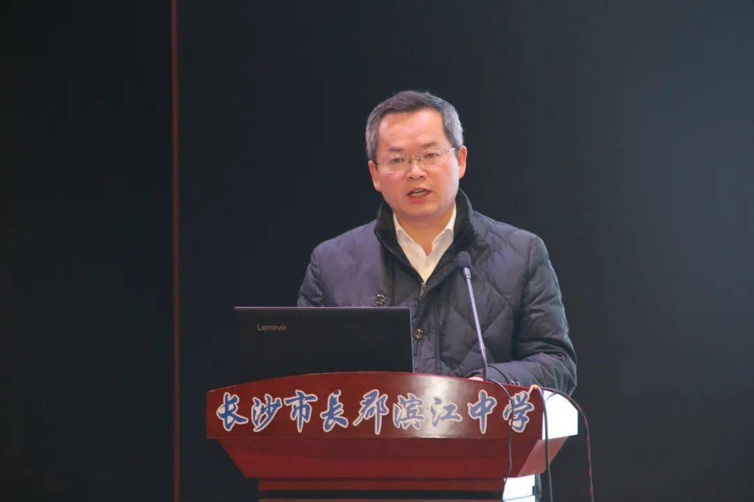 长郡滨江校长 刘德华做一个实践创新的人伟大梦想不是等得来,喊得来