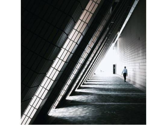 现实生活中也很容易找到一些引导线,例如:马路小桥