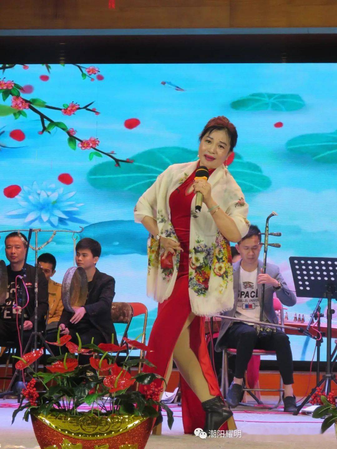 27潮曲《别仙桥》演唱者:张燕 欧阳丽英领奏:陈桂洲司鼓:李倍涛合影