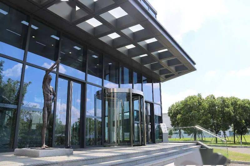 在申请办学许可证过程中,园区的服务魄力和效率为学院顺利运营提供了